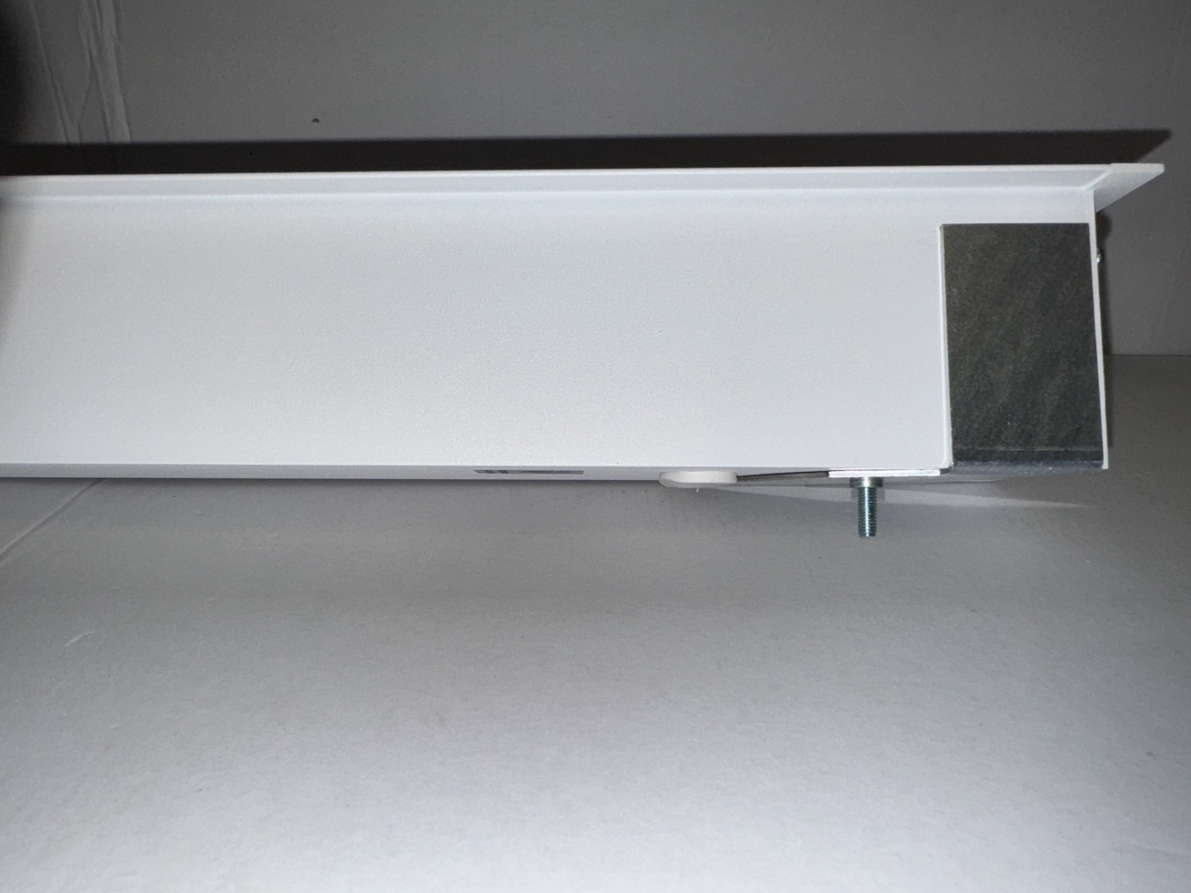 Intra Lighting Feu arrière Gyon RV sop 1000 LM 11 W827 L592MM 17011141011