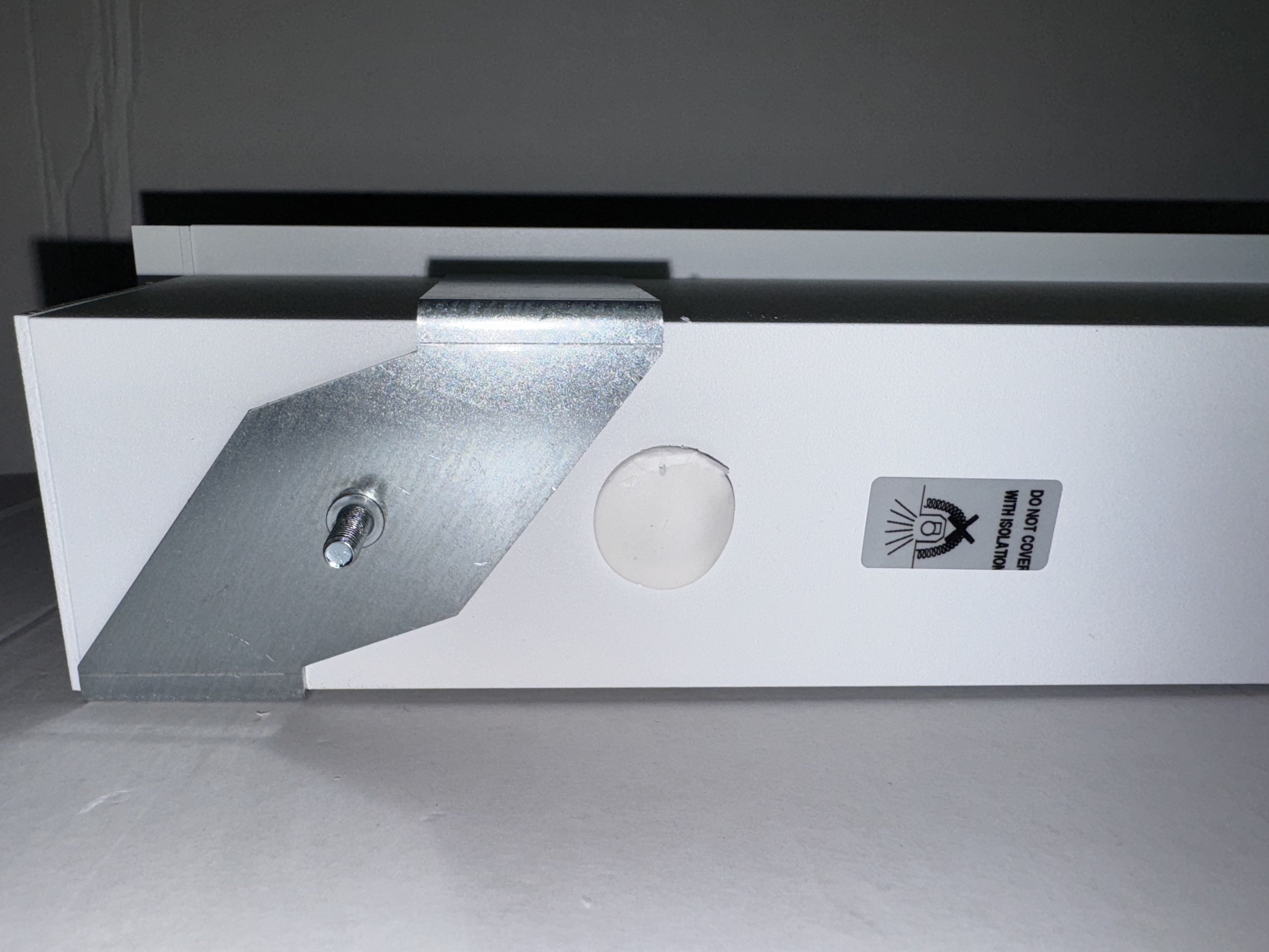 Intra Lighting Feu arrière Gyon RV sop 1000 LM 11 W827 L592MM 17011141011