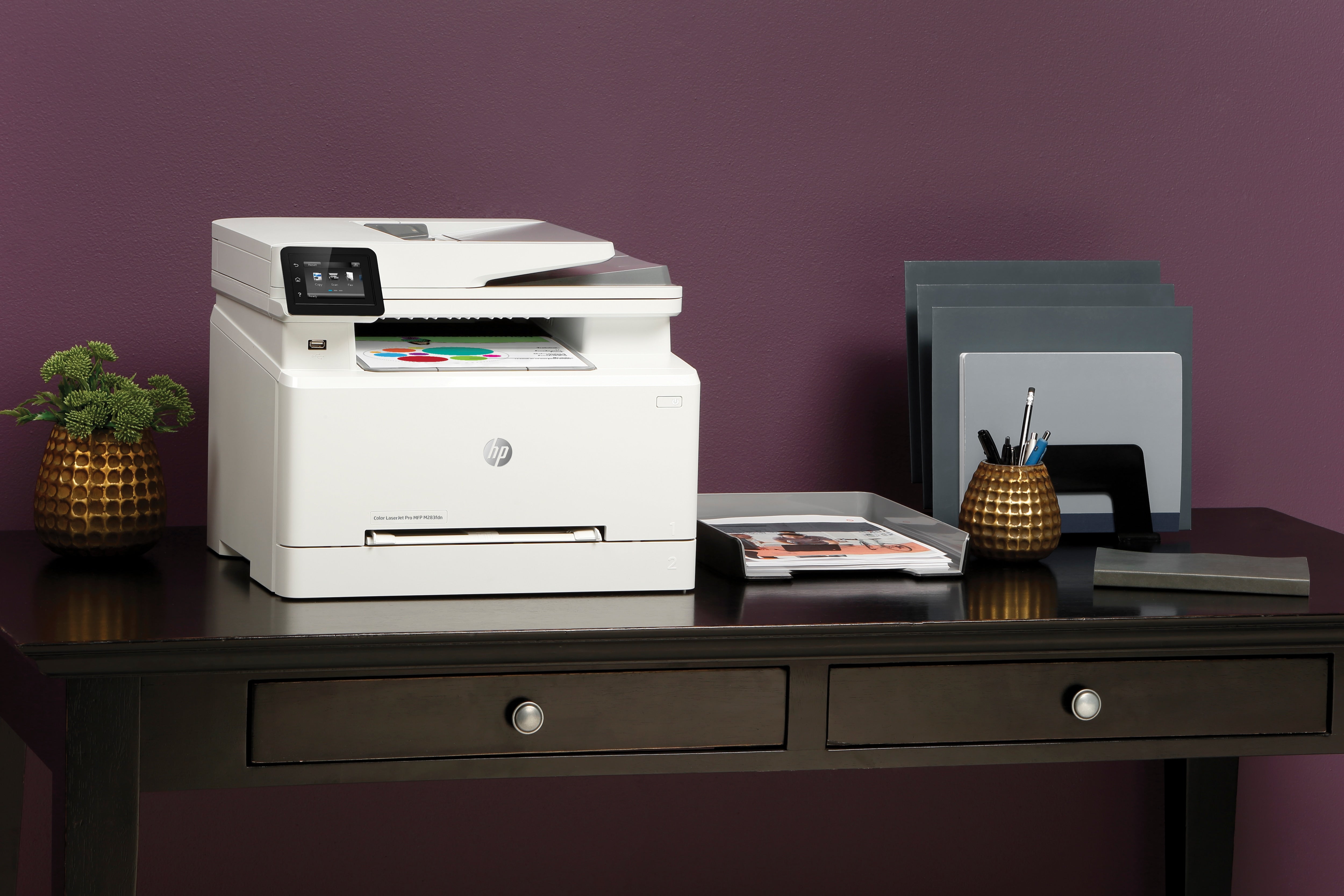 HP Color LaserJet Pro MFP M283fdn, impression, copie, numérisation, télécopie, impression via le port USB avant ; Numériser vers un courrier électronique ; Impression recto verso ; Chargeur automatique de documents de 50 feuilles sans gondolage
